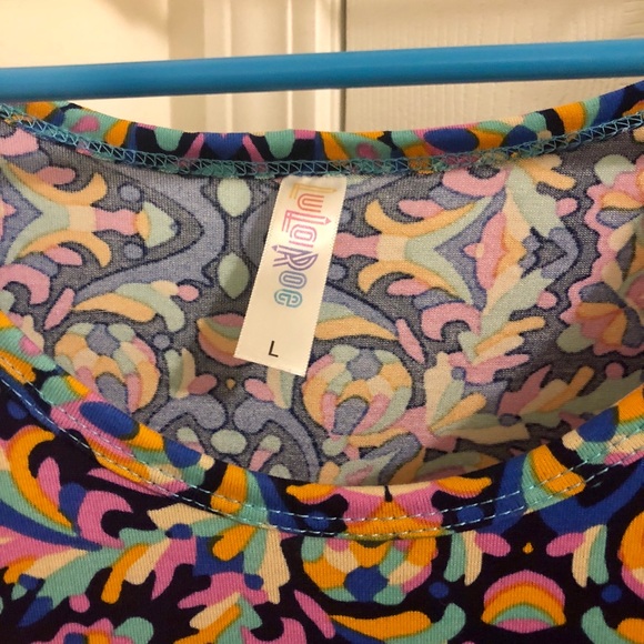Colorful Aztec/ Geometric Perfect Tee Lularoe - Picture 3 of 3